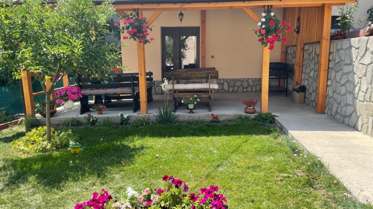 Saint Maria Guest House Velingrado Exterior foto