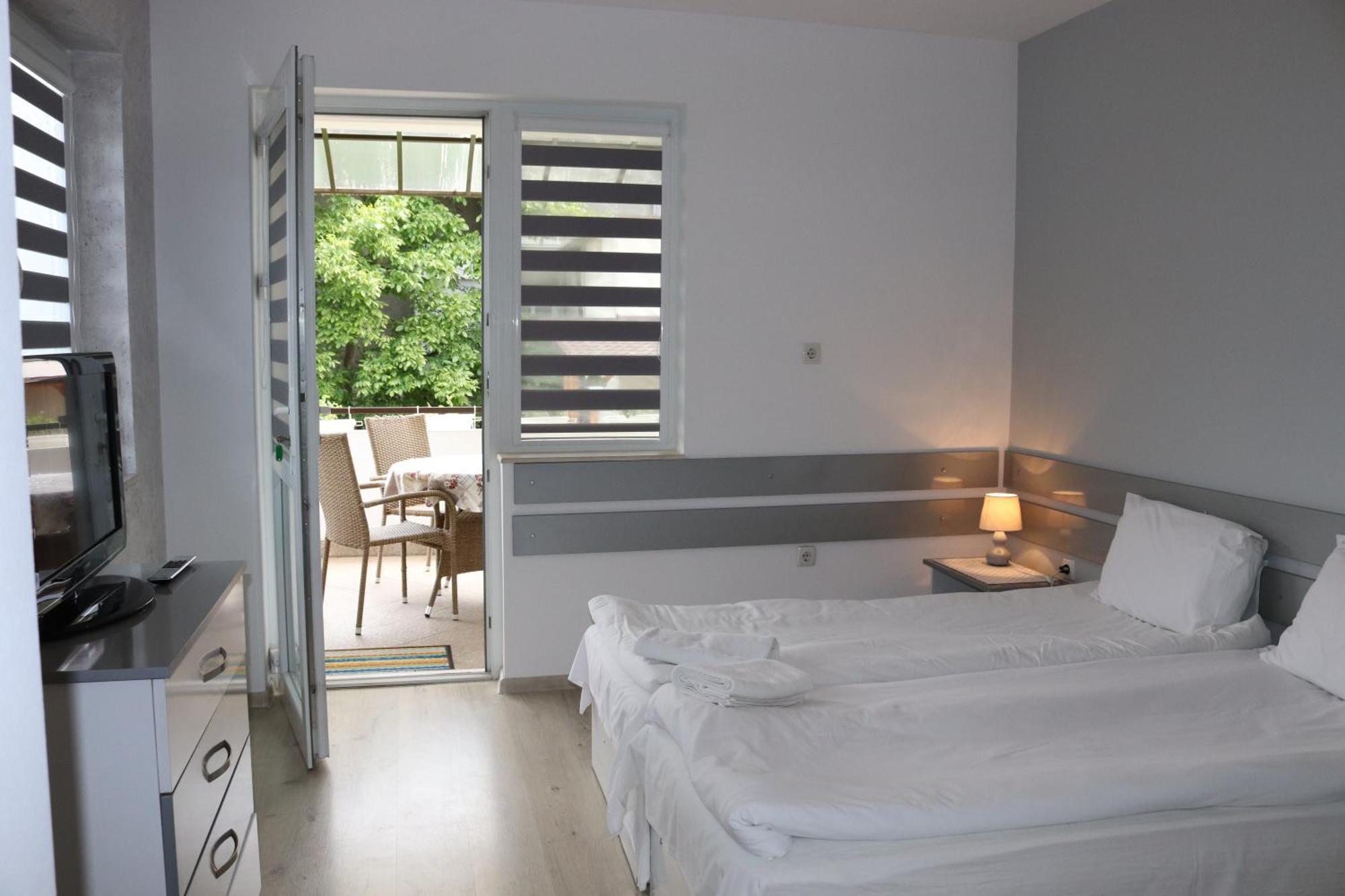 Saint Maria Guest House Velingrado Exterior foto