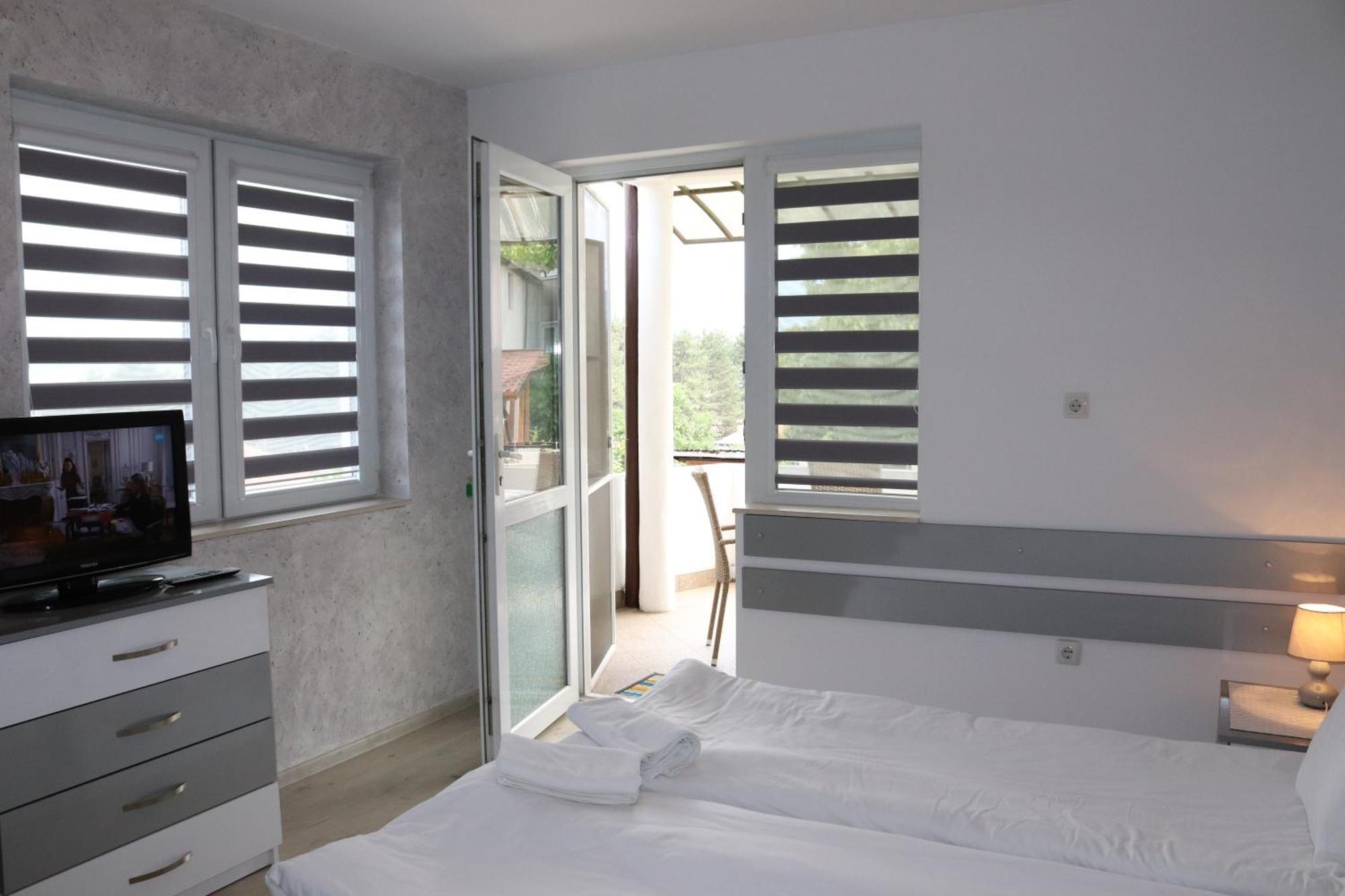 Saint Maria Guest House Velingrado Exterior foto